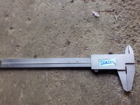 เวอร์เนียvector 6 นิ้ว  เป็นมือสองพร้อมใช้ไม่มีตำหนิเลย ปากสนิทแสงไม่ผ่านเลย