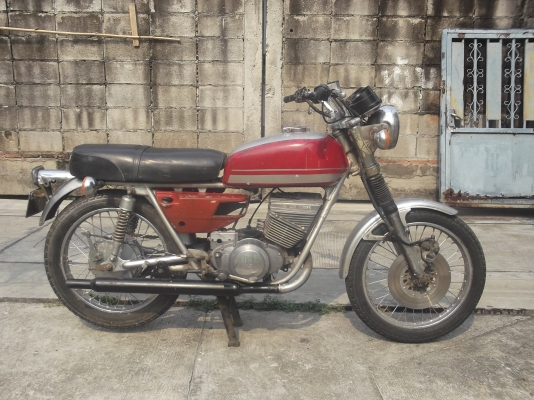 ขาย suzuki gt250 2สูบ มีทะเบียน (คันใหญ่เท่าsr400)  นนทบุรี