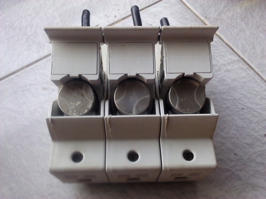 ชุดกล่องฟิวส์กระบอก3 เฟส ช่วยเพิ่มเครื่องปลอดภัยเรื่องไฟฟ้า