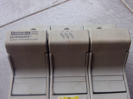 ชุดกล่องฟิวส์กระบอก3 เฟส ช่วยเพิ่มเครื่องปลอดภัยเรื่องไฟฟ้า