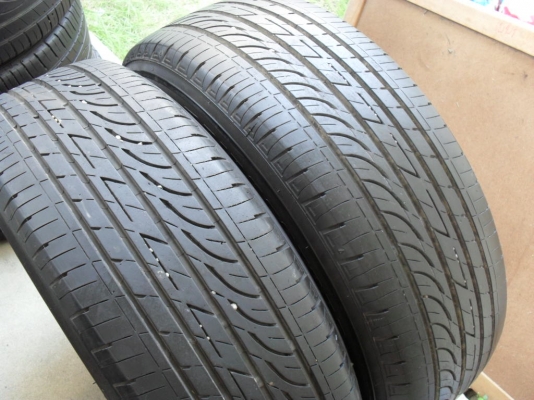 ขายยาง BRIDGESTONE TURANZA GR90 215/60/16 ปี10 1เส้น ปี 11 1เส้น (1คู่) ราคา 2,000 ดอกแน่นๆ ดูของแถวปากเกร็ด สนใจติดต่อ 090-676-4651 เบียร์