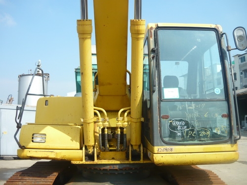 รถขุด Komatsu PC200-6 รถเก่านอกนำเข้าจากญี่ปุ่น สภาพดีเยี่ยม ระบบไฟฟ้าครบ ยังไม่ผ่านการใช้งานในไทย 100\%