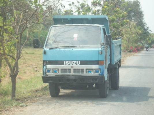 6 ล้อดั้มพ์  NKR เครื่อง 4BE1 ฝาดำ เครื่อง 110 แรง  กระบอกดั้มพ์ 7 ตัน