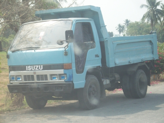 6 ล้อดั้มพ์  NKR เครื่อง 4BE1 ฝาดำ เครื่อง 110 แรง  กระบอกดั้มพ์ 7 ตัน