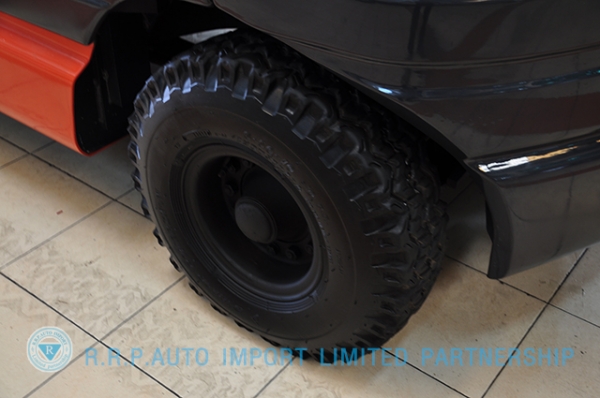 ขายรถโฟล์คลิฟท์มือสอง TOYOTA รุ่น 6FG30 ราคา 299,000 บาท นำเข้าจากประเทศญี่ปุ่น 100\% ไม่เคยใช้งานในไทย