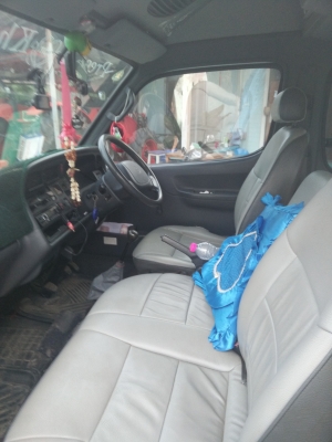 ขายรถตู้ ดาวน์20,000 จัดได้250,000หัวจรวด ปี2004