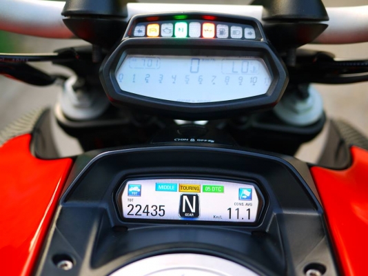 ขาย Ducati Diavel ตัว Red carbon รถศูนย์พร้อมทะเบียนแท้ สภาพกริ๊ปๆ