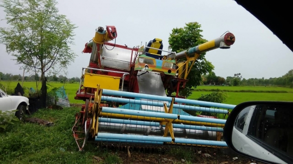 รถเกี่ยวราคาถูก 0924251789