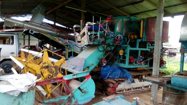 รถเกี่ยวข้าวพร้อมใช้งาน ราคาถูก 0924251789