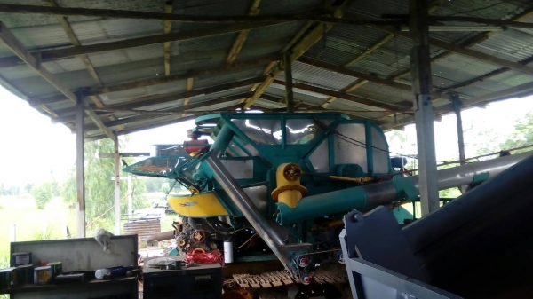 รถเกี่ยวข้าวพร้อมใช้งาน ราคาถูก 0924251789