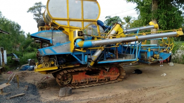 รถเกี่ยวข้าวพร้อมใช้งานราคา3ต้นๆ  0924251789