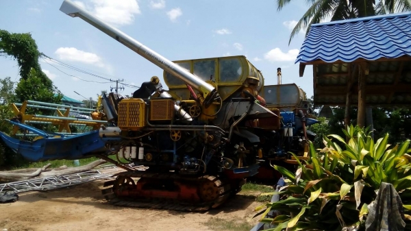 รถเกี่ยวข้าวพร้อมใช้งานราคา3ต้นๆ  0924251789