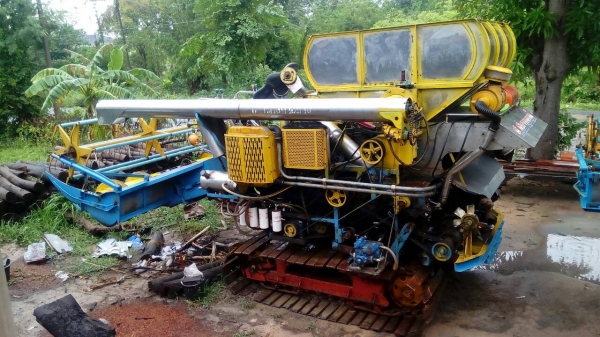 รถเกี่ยวข้าวพร้อมใช้งานราคา3ต้นๆ  0924251789