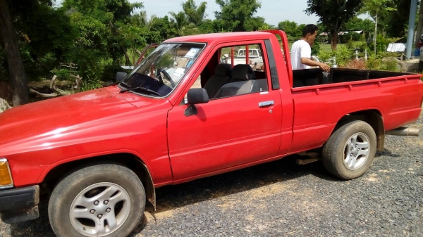 รถกะบะสีแดงสวยสภาพดี 092-4251789