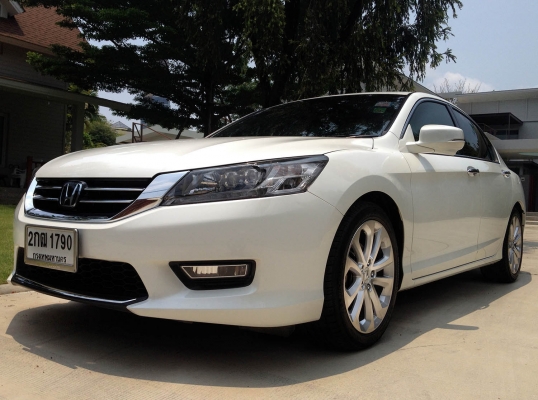 2013 Honda Accord 2.4 Tech Full Options.