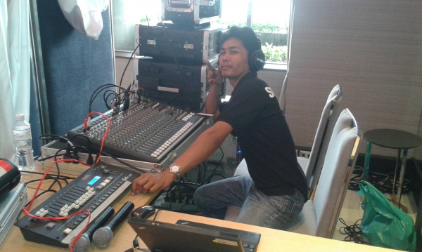 รับงาน KARAOKE ในและนอกสถานทีครับ โทร 0871233231