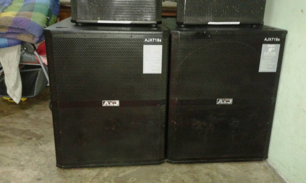 รับงาน KARAOKE ในและนอกสถานทีครับ โทร 0871233231