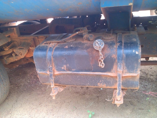 หกล้อ โตโยต้า 85 ช่วงสั้น บรรทุกถังน้ำสภาพดีพร้อมใช้งาน ทะเบียน ม.79 แล้ว