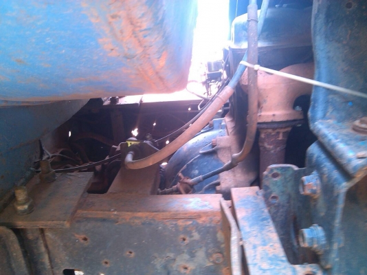 หกล้อ โตโยต้า 85 ช่วงสั้น บรรทุกถังน้ำสภาพดีพร้อมใช้งาน ทะเบียน ม.79 แล้ว