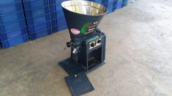 เครื่องขัดข้าวขาวเก่าญี่ปุ่น ISEKI  รุ่น  1BE สภาพดี  สามารถใช้ขัดสีข้าวกล้องให้เป็นข้าวขาว ขนาดกระทัดรัด เหมาะสำหรับใช้ในครัวเรือน  เครื่องพร้อมใช้งาน