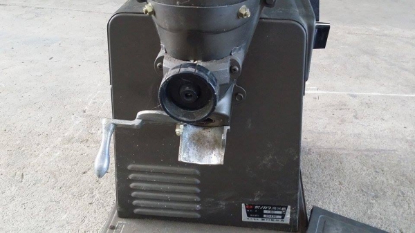 เครื่องขัดข้าวขาวเก่าญี่ปุ่น HOSOKAWA รุ่น  1BE สภาพดี  สามารถใช้ขัดสีข้าวกล้องให้เป็นข้าวขาว