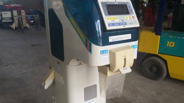 เครื่องชั่งพร้อมคัดแยกเมล็ด  SATAKE  รุ่น GPA330 เก่าญี่ปุ่น สภาพสวย เครื่องพร้อมใช้งาน ทำให้การชั่งเป็นไปอย่างสะดวกและได้มาตรฐาน