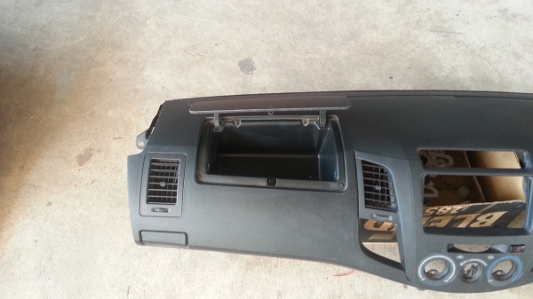 คอนโซลหน้าปัทม์ตัวบน วีโก้ สีดำ ของแท้ถอด