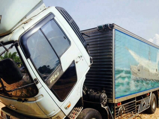 หกล้อ HiNO FC 4 j 145 ปี42 บรรทุกตู้แห้ง ยาว5.50ม สภาพดีสวยพร้อมใช้งาน ทะเบียนพร้อมโอน ราคา 580,000 ราคานี้ขับส่งถึงบ้าน นะครับ