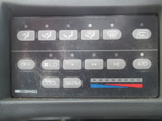 รถตักล้อยาง Komatsu WA100-3 นำเข้าจากญี่ปุ่น สนใจโทร. 080-6565422 (หนิง)