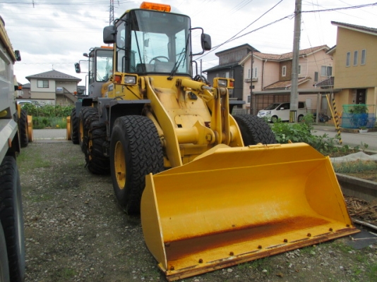 รถตักล้อยาง Komatsu WA100-3 นำเข้าจากญี่ปุ่น สนใจโทร. 080-6565422 (หนิง)