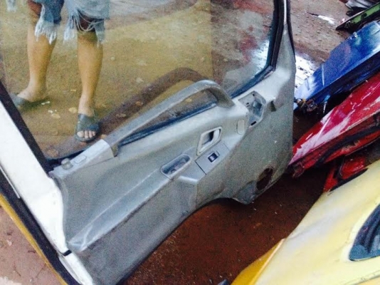 ขายประตู CANTER รุ่นขอบไฟตาเหลือง ซ้าย+ขวา 1 คู่