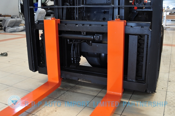 ขายรถโฟล์คลิฟท์มือสอง TOYOTA รุ่น 6FG30 ราคา 299,000 บาท นำเข้าจากประเทศญี่ปุ่น 100\% ไม่เคยใช้งานในไทย