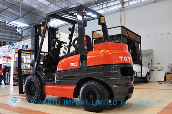 ขายรถโฟล์คลิฟท์มือสอง TOYOTA รุ่น 6FG30 ราคา 299,000 บาท นำเข้าจากประเทศญี่ปุ่น 100\% ไม่เคยใช้งานในไทย