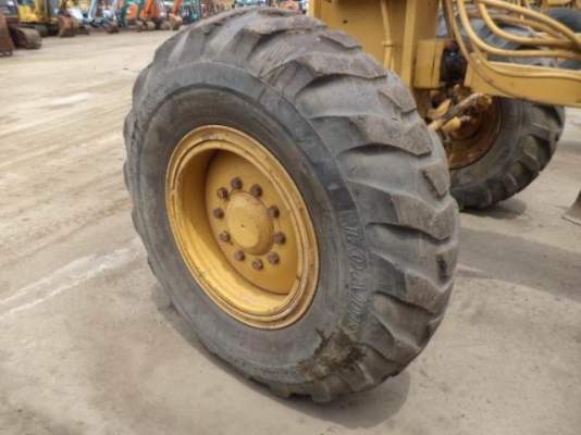 รถเกรด 140H CATERPILLAR