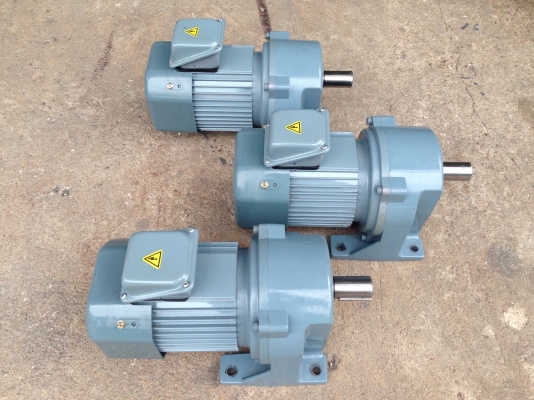ขายมอเตอร์เกียร์ 2HP. 380V อัตราทด 1:60 สภาพสวยมากเหมือนใหม่ วิ่งนิ่ม พร้อมใช้งาน (ไม่มีเนมเพจ) มี 3 ตัวครับ