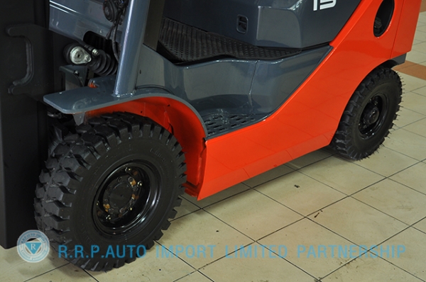 ขายรถโฟล์คลิฟท์มือสอง TOYOTA รุ่น 8FGL15 ราคา 265,000 บาท นำเข้าจากประเทศญี่ปุ่น 100\% ไม่เคยใช้งานในไทย