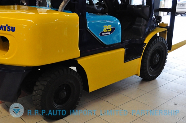 ขายรถโฟล์คลิฟท์มือสอง KOMATSU รุ่น FD25T  ราคา 315,000 บาท นำเข้าจากประเทศญี่ปุ่น 100\% ไม่เคยใช้งานในประเทศไทย