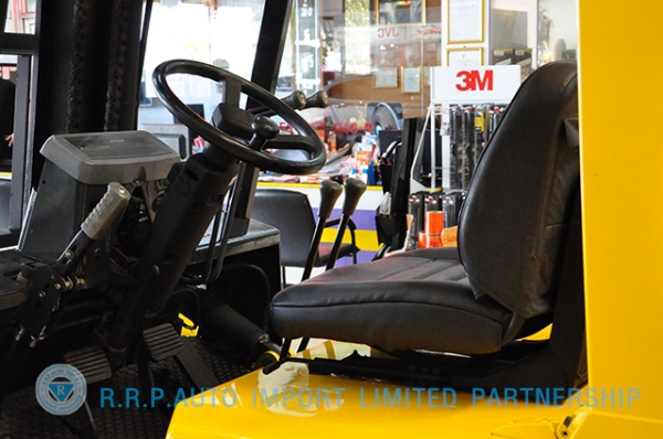 ขายรถโฟล์คลิฟท์มือสอง TCM รุ่น FD30N8  ราคา 315,000 บาท นำเข้าจากประเทศญี่ปุ่น 100\% ไม่เคยใช้งานในประเทศไทย