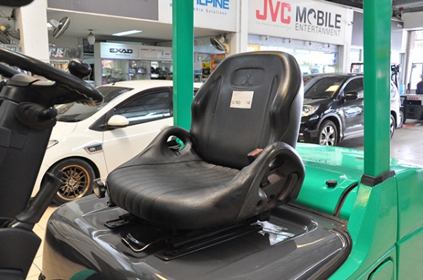 ขายรถโฟล์คลิฟท์มือสอง MITSUBISHI รุ่น FD30T GRENDIA  ราคา 465,000 บาท นำเข้าจากประเทศญี่ปุ่น 100\% ไม่เคยใช้งานในประเทศไทย