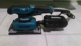 เครื่องขัดกระดาษทราย MAKITA ระบบสั่น รุ่น BO3710 190w. สภาพเกิน 90 เปอร์เซนต์ครับ