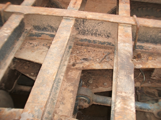 ขายรถสิบล้อ นิสสัน UD เครื่องยนต์ 230 แรงม้า เทอร์โบ คัตซีสวย หางเทลเลอร์เหล็กไอบีม 8 นิ้ว