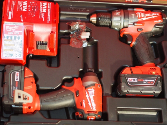 ชุดสว่านไร้สาย Milwaukee 2797-22 มีสว่านกระแทกและสว่านไขควง กล่องใหญ่มาก ชุดสว่านไร้สาย Milwaukee 2797-22 มีสว่านกระแทกและสว่านไขควง กล่องใหญ่มาก