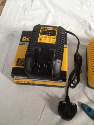 แท่นชาร์จแบ็ต DeWALT,Makita,Milwaukee,Hilti หลายรุ่น