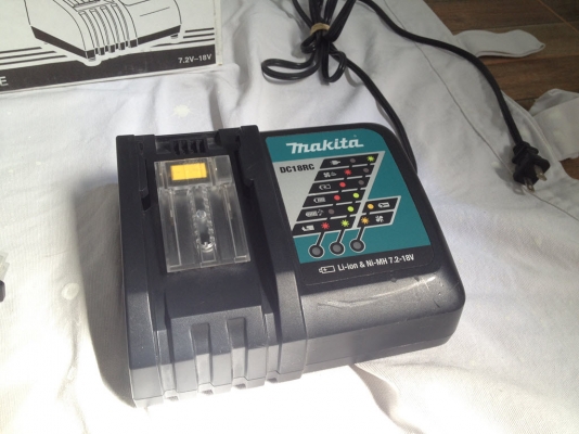 แท่นชาร์จแบ็ต DeWALT,Makita,Milwaukee,Hilti หลายรุ่น