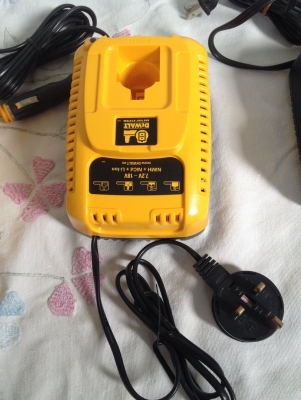 แท่นชาร์จแบ็ต DeWALT,Makita,Milwaukee,Hilti หลายรุ่น