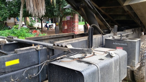 รถอีซูซุ 10 ล้อดั้ม FVZ  300 แรงม้า ปี 52.  ( รถวิ่ง 23x,xxx กว่า กม. )    สนใจติดต่อ  081 - 6079515