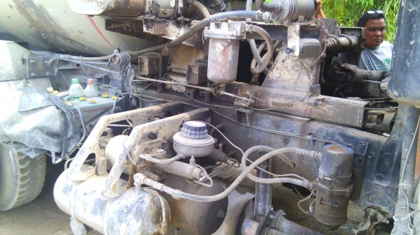 สิบล้อ HINO FS 380แรง 2เพา บรรทุกโม่ปูน 5-7 คิว สภาพดีใช้งานประจำ เล่มทะเบียนครบ ราคา 725,000บ  ครับ