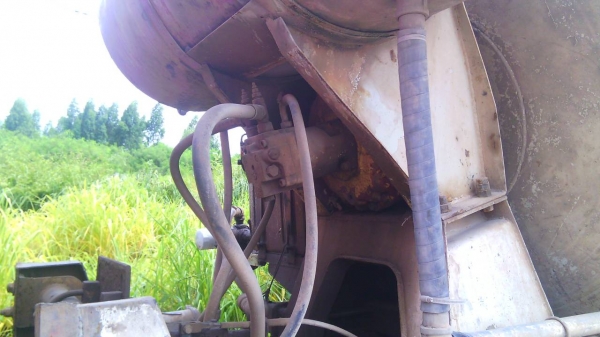 สิบล้อ HINO FS 380แรง 2เพา บรรทุกโม่ปูน 5-7 คิว สภาพดีใช้งานประจำ เล่มทะเบียนครบ ราคา 725,000บ  ครับ