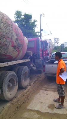 สิบล้อ HINO FS 380แรง 2เพา บรรทุกโม่ปูน 5-7 คิว สภาพดีใช้งานประจำ เล่มทะเบียนครบ ราคา 725,000บ  ครับ