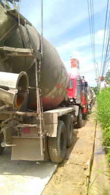 สิบล้อ HINO FS 380แรง 2เพา บรรทุกโม่ปูน 5-7 คิว สภาพดีใช้งานประจำ เล่มทะเบียนครบ ราคา 725,000บ  ครับ